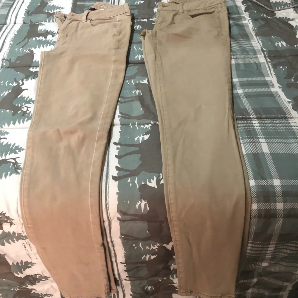 AE kaki colored pants. - Picture 3 of 4